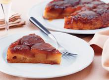 Een appeltaart op z'n kop, deze tarte tatin wil je zelf ook maken! Extra lekker door de karamel die over de appels gaat. 