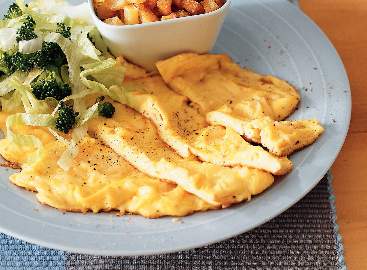 Kaasomelet met broccolisalade