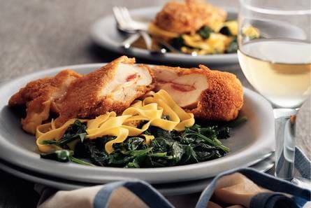 Kipcordonbleu met gebakken spinazie