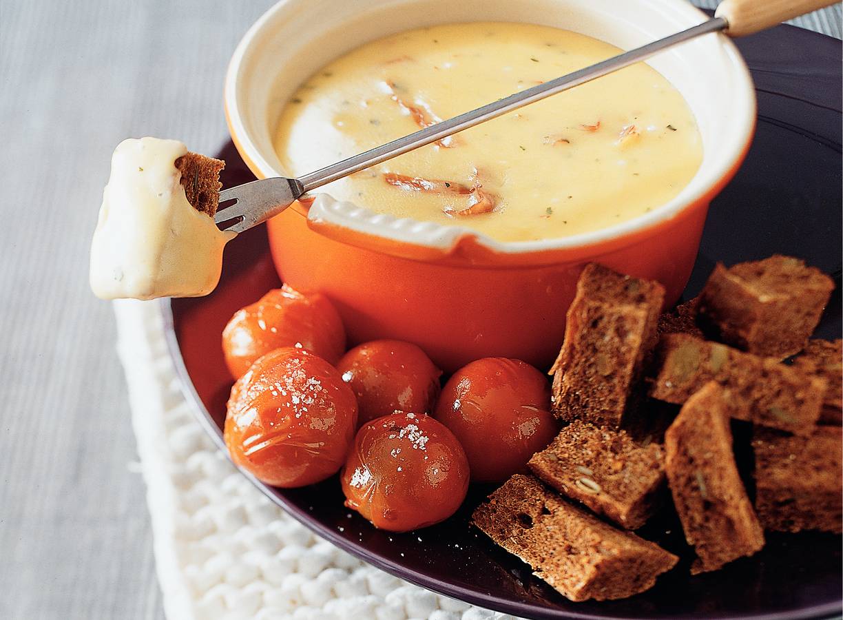 Kaas-hamfondue met warme tomaatjes