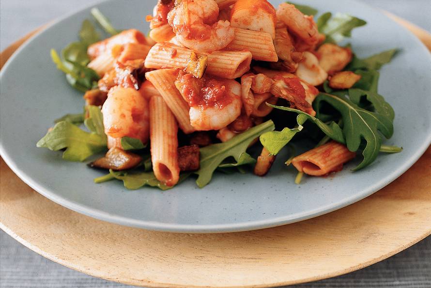 pasta met zeevruchten en tomatensaus pasta met zeevruchten en tomatensaus