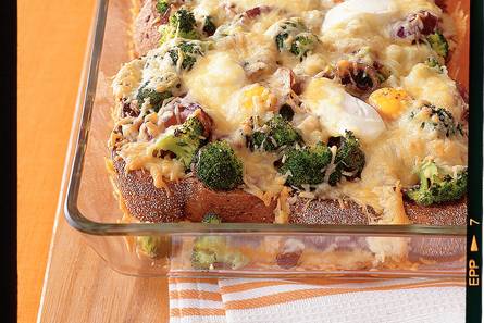 Broodschotel met broccoli en ei