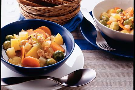 Spruitenstoofpot met hazelnoten