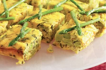 Tuinbonenomelet met groene aspergepuntjes