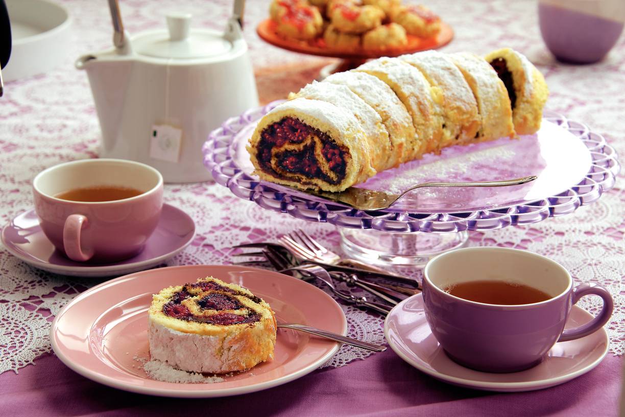 Cakerol met frambozen en hazelnootpasta