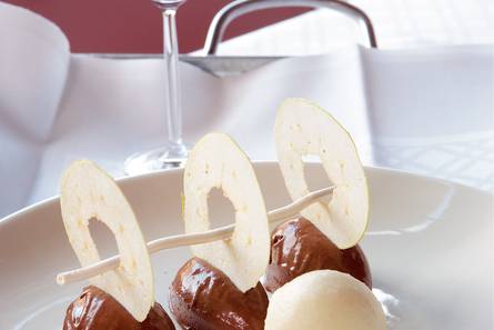 Chocolademousse met granita van appel en mintmeringue