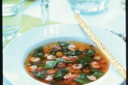 Lentebouillon met peultjes en garnalen