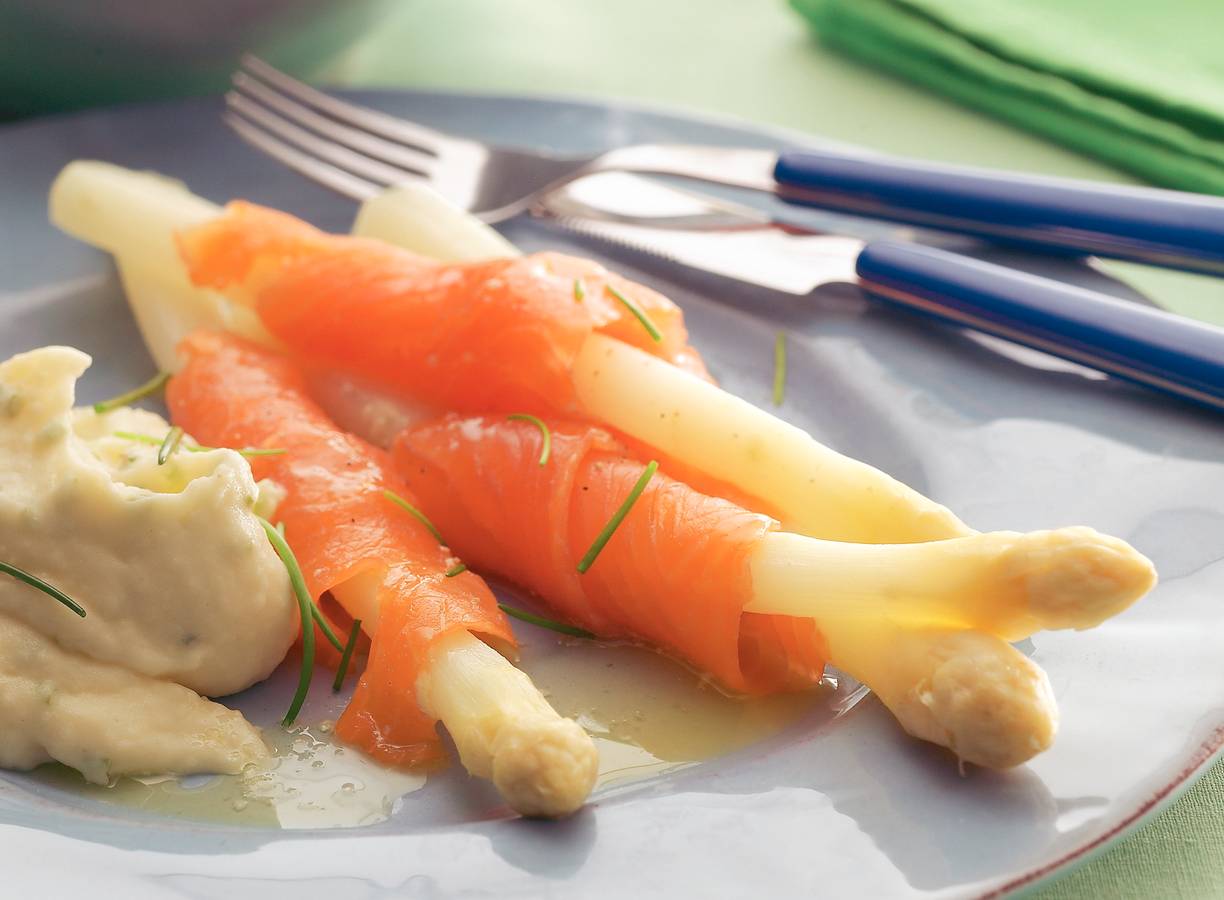 Asperges met zalm en aardappelpuree