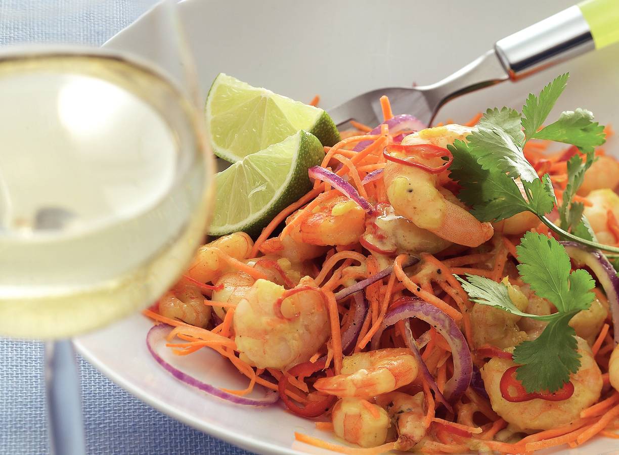 Thaise wortelsalade met tijgergarnalen