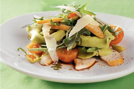 Tortellonisalade met gerookte kip