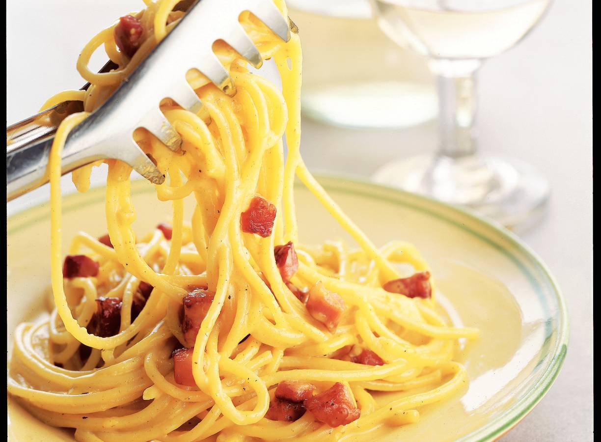 Spaghetti met ei en spekjes