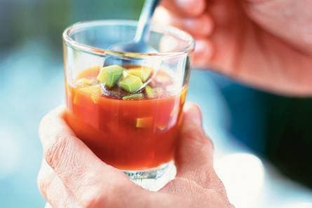 Koude tomatensoep met avocado