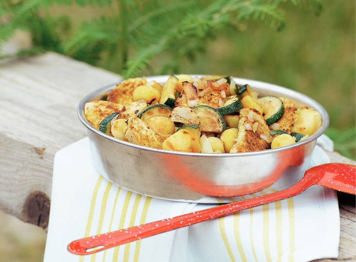 Kalkoen met kerrie, krieltjes en courgette