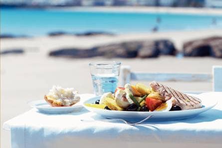 Salade niçoise met geroosterde tonijn