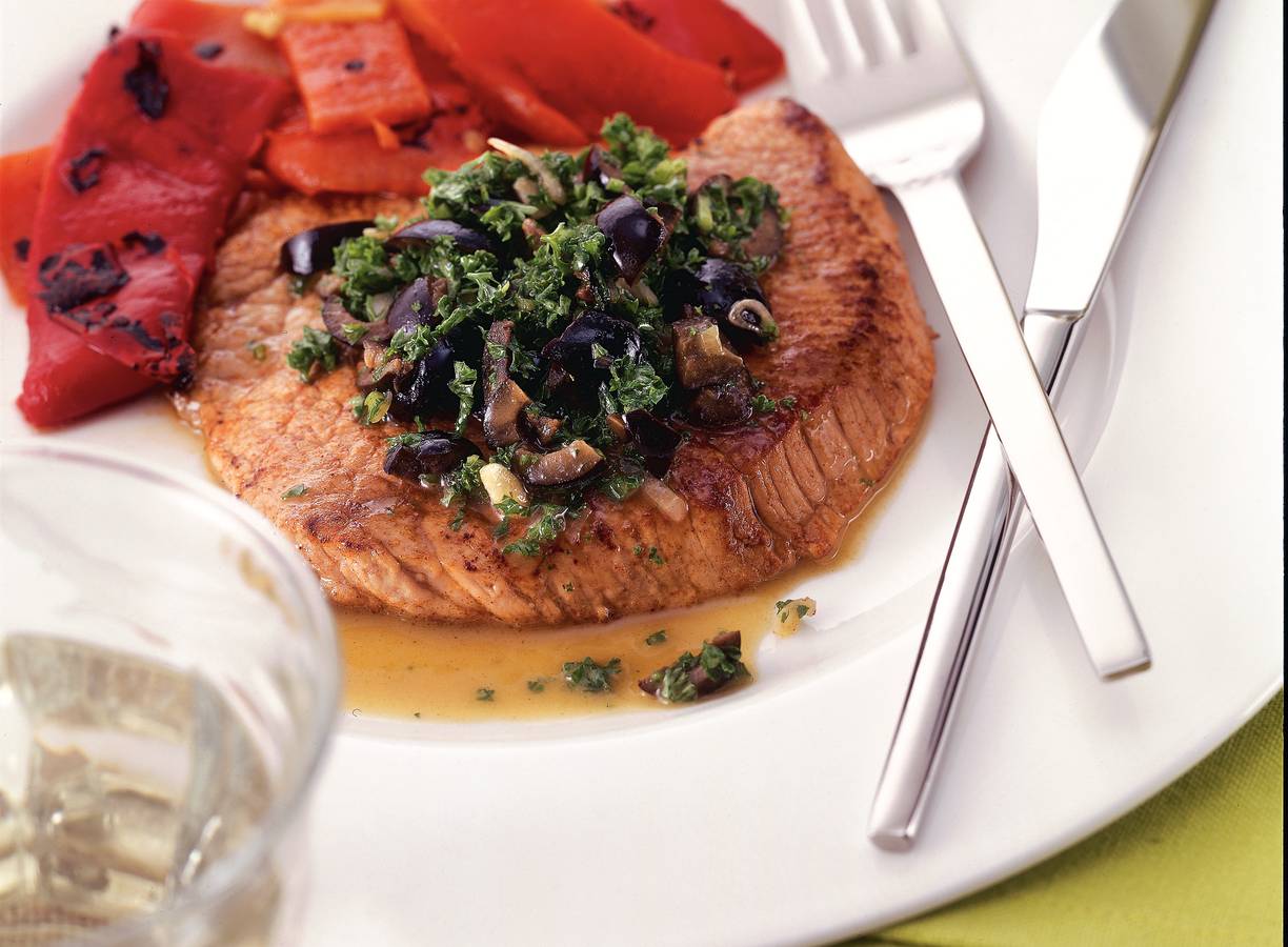 Kalfsschnitzel met sherry en olijven