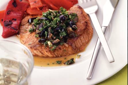 Kalfsschnitzel met sherry en olijven