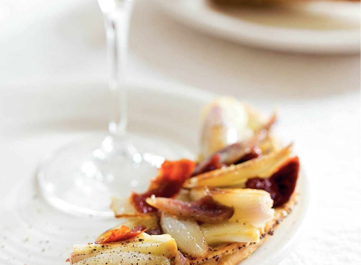 Crostini met sjalot, bacon en ansjovis