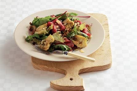 Kruidensalade met carpaccio en artisjok