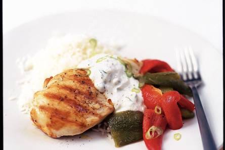 Gegrilde kipfilet met Griekse yoghurt en paprika