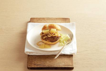 Kaasburger met perencompote