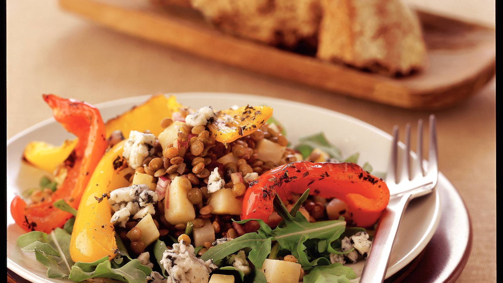 Lauwe Linzensalade Met Geroosterde Paprika Recept Allerhande Albert