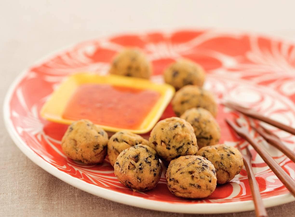Knapperige tofuballetjes met zoete chilisaus