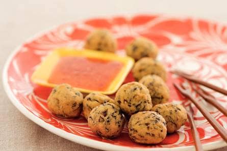 Knapperige tofuballetjes met zoete chilisaus