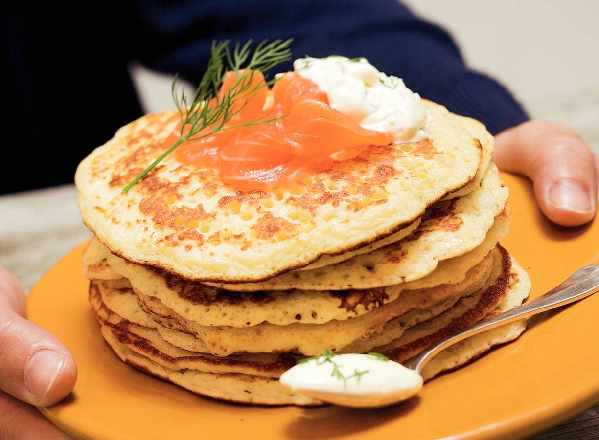 Aardappelblini met gerookte zalm
