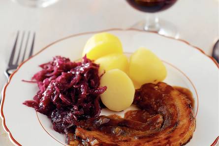 Speklap met rodekool en gembersiroop