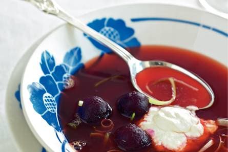 Bietenbouillon met mierikswortelroom