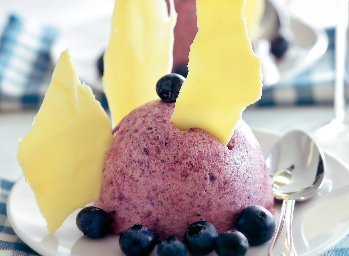 Bosvruchtenbavarois met witte chocolade