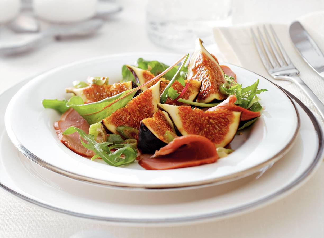 Salade met gerookte eendenborstfilet en vijgen