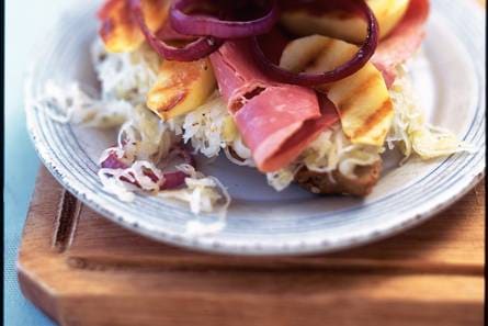 Zuurkool op broodje pastrami