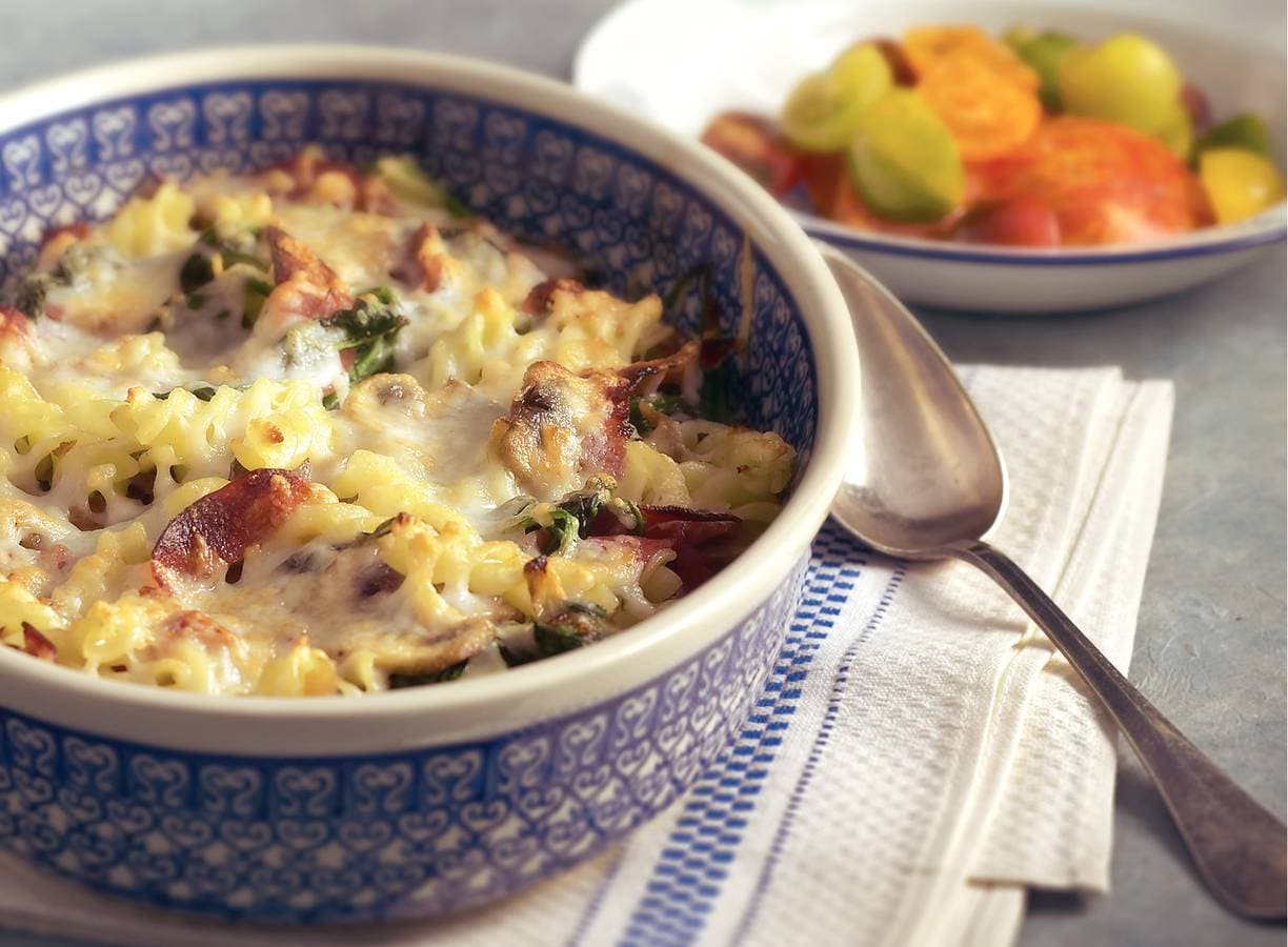 Pastagratin met spinazie en salami