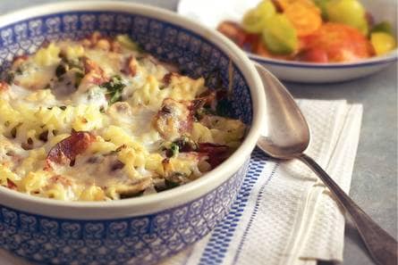 Pastagratin met spinazie en salami