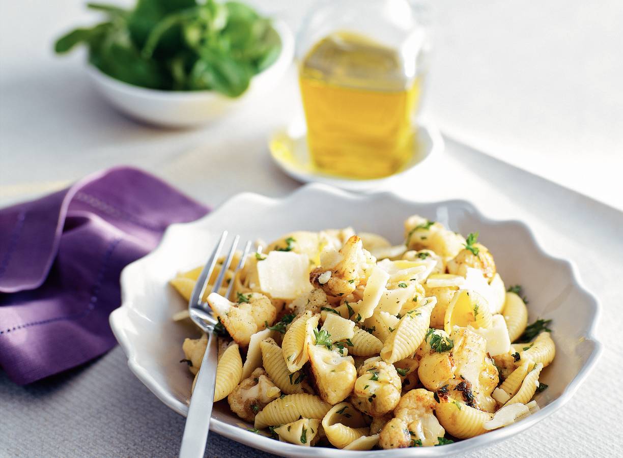 Pasta met bloemkool, ansjovis en kaas