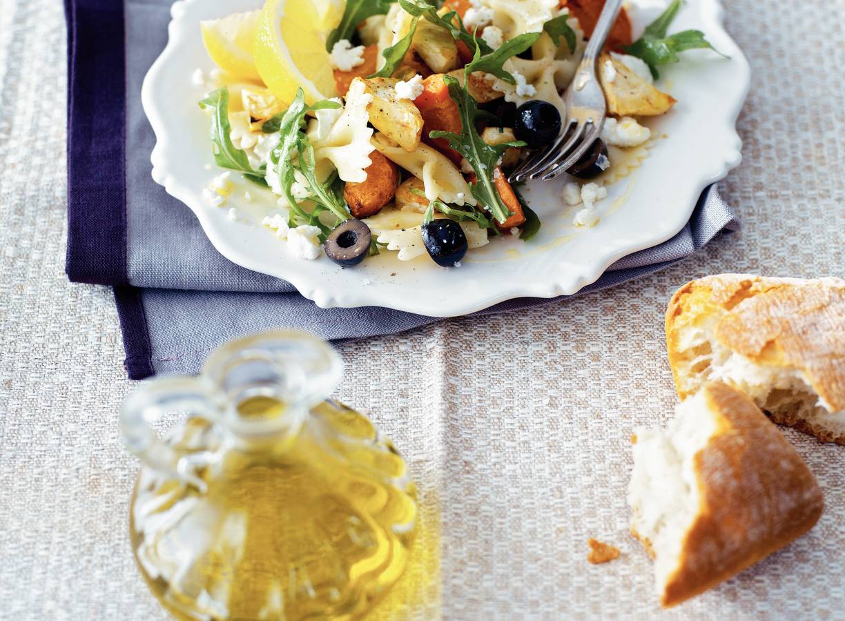 Pastasalade met geroosterde groenten en geitenkaas