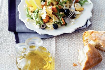Pastasalade met geroosterde groenten en geitenkaas