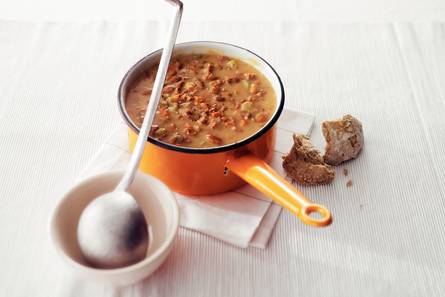 Pittige bruinebonensoep met chorizo