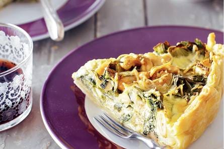 Andijvietaart met cashewnoten