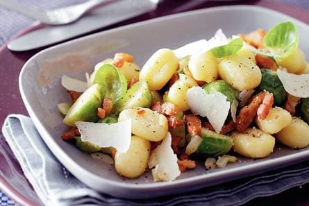 Gnocchi met spruiten en spekjes