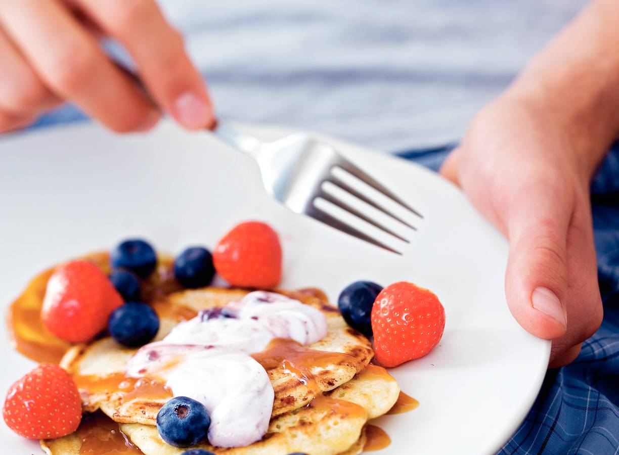 Pannenkoekjes met aardbei en bosbes