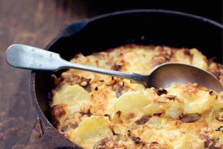 Aardappel-braadworstgratin