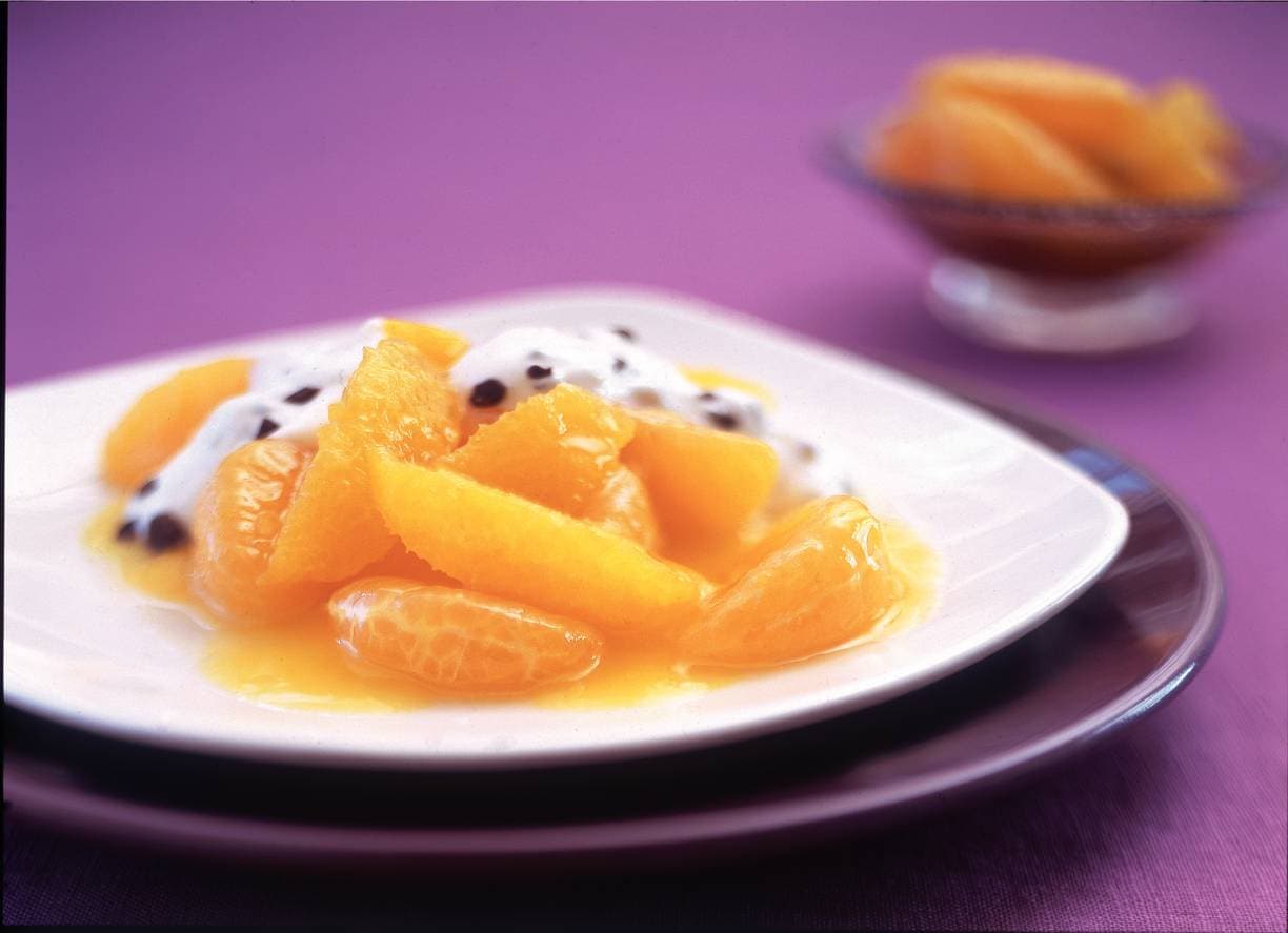 Citrussalade met yoghurt en chocolade
