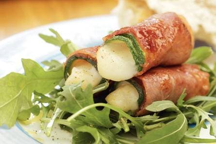 Geitenkaasrolletjes met rookvlees