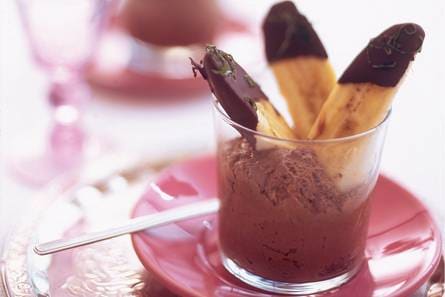 Banaan met chocolade en basilicum