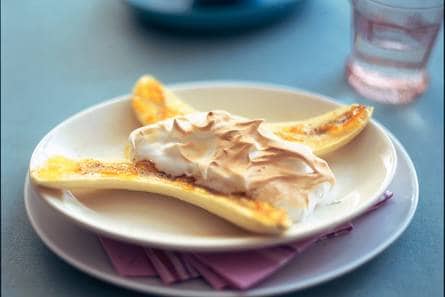 Banaan met eiwitschuim en marmelade