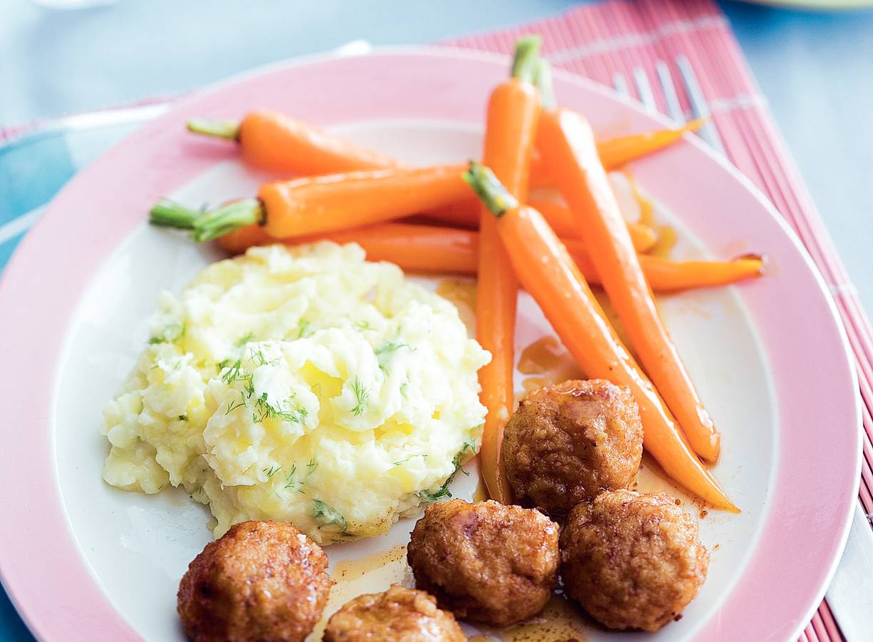Visballetjes met puree en peentjes