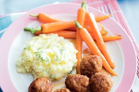 Visballetjes met puree en peentjes