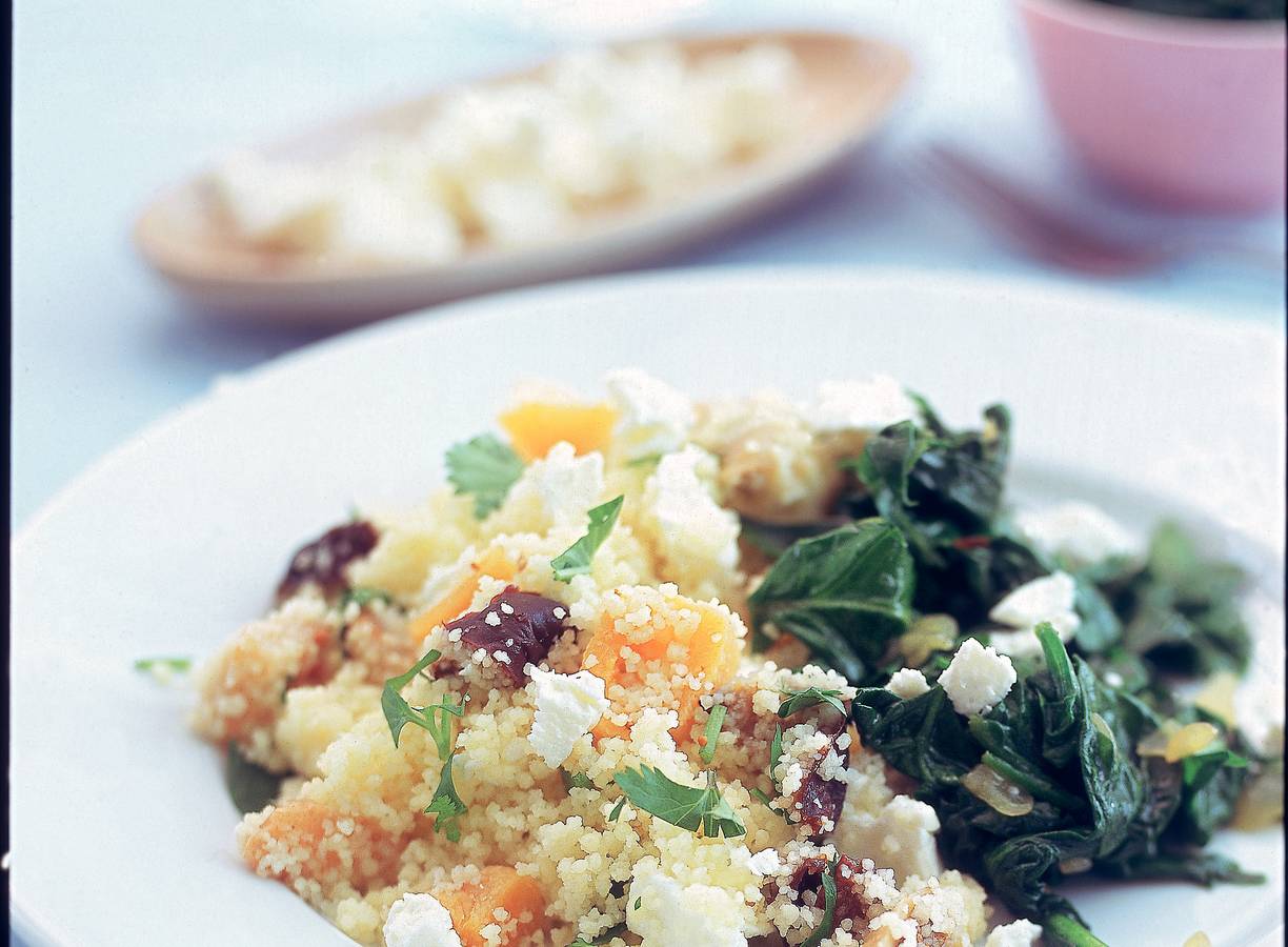 Couscous met witte kaas, spinazie en fruit